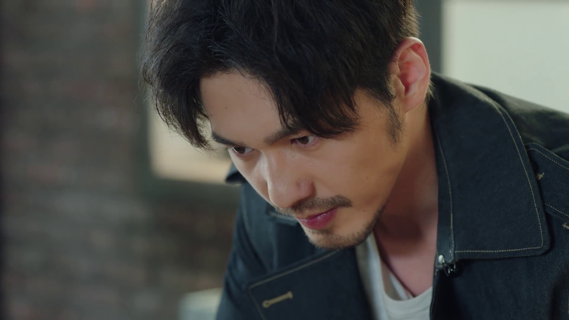 Zhao Yunlan stares intensely at nothing--he knows no one has heard from Shen Wei, and it's killing him.